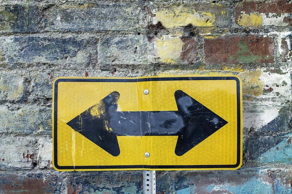 sign with arrows pointing opposite directions